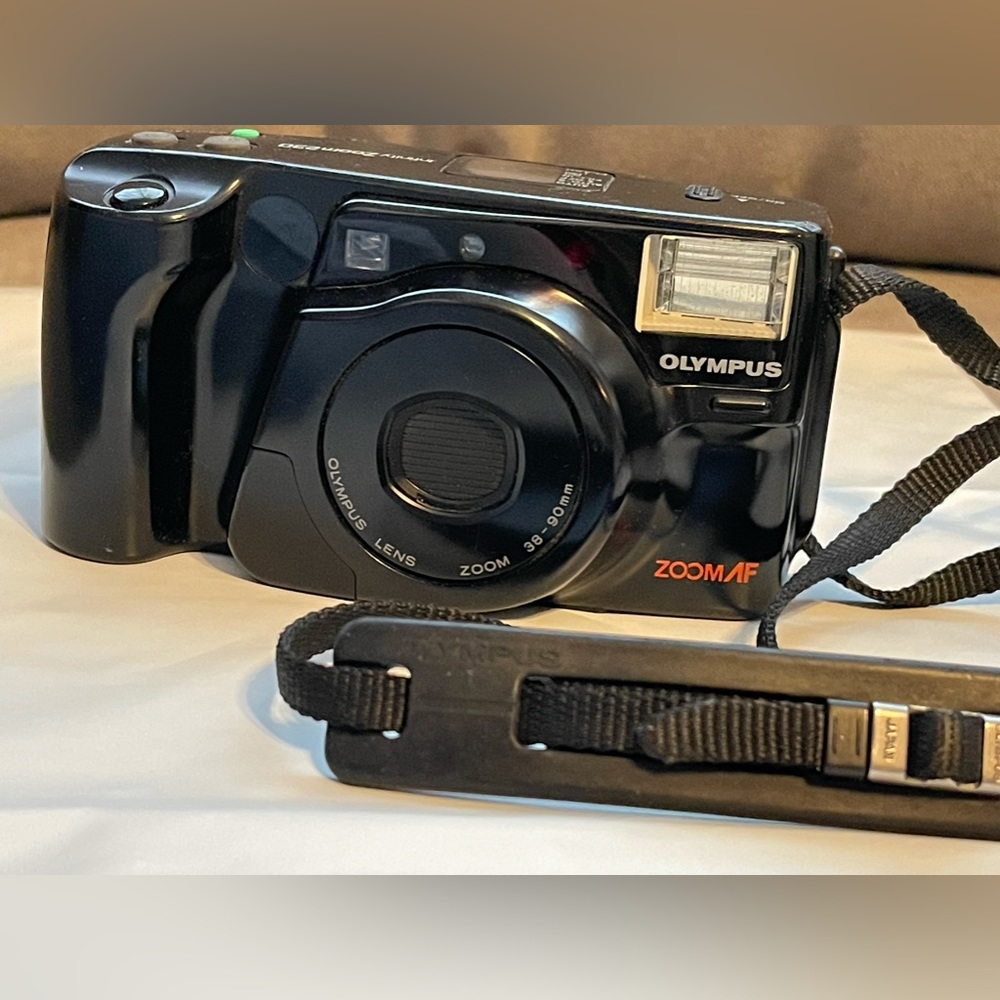 Olympus Zoom Camera. 35mm. 38-90mm. Original Strap.